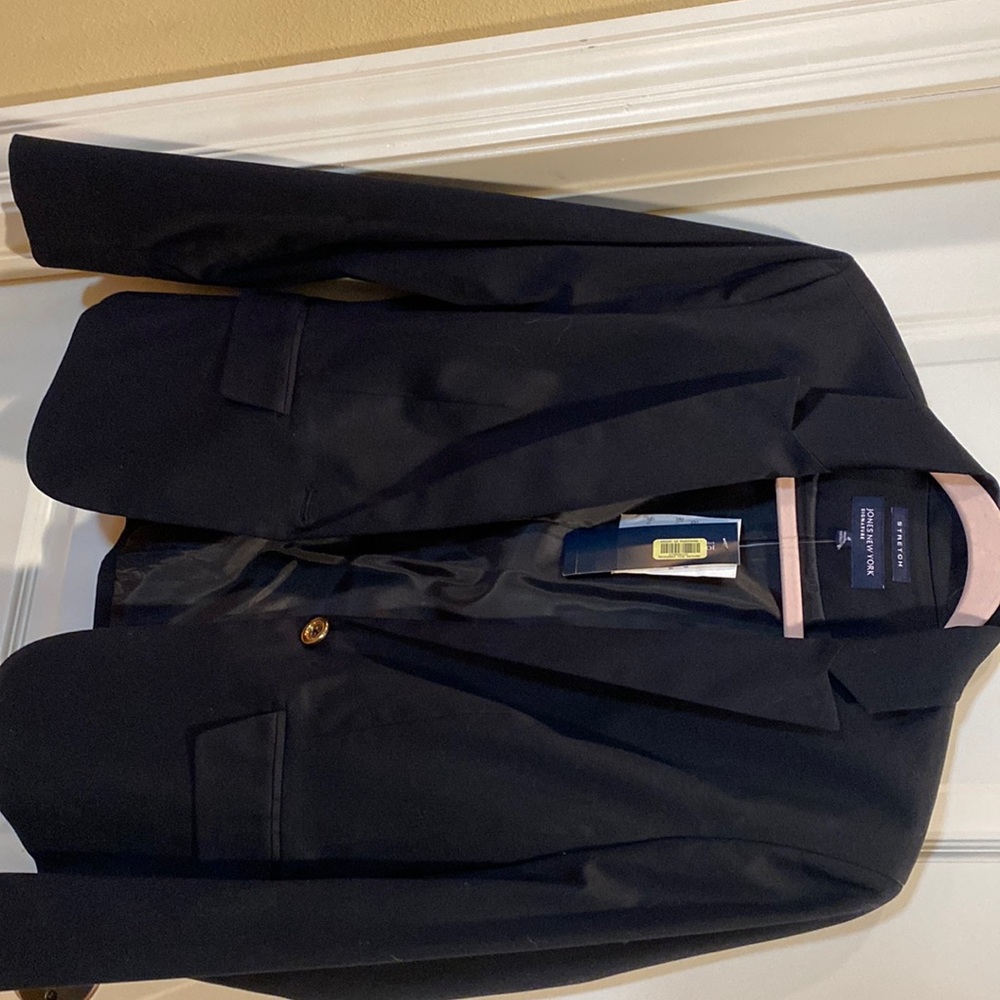 Jones New York Ladies Size 8 blazer in black